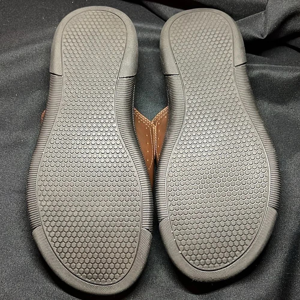 Unlisted men’s slides EUC